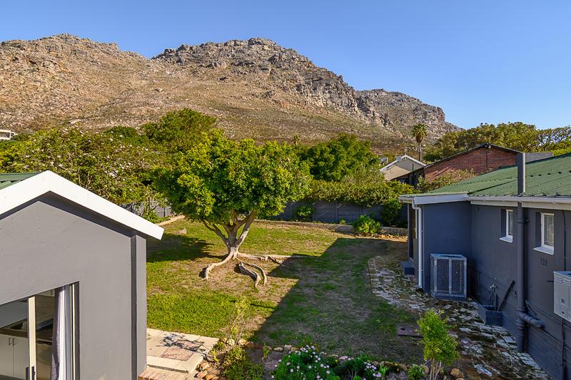 To Let 4 Bedroom Property for Rent in Lakeside Western Cape